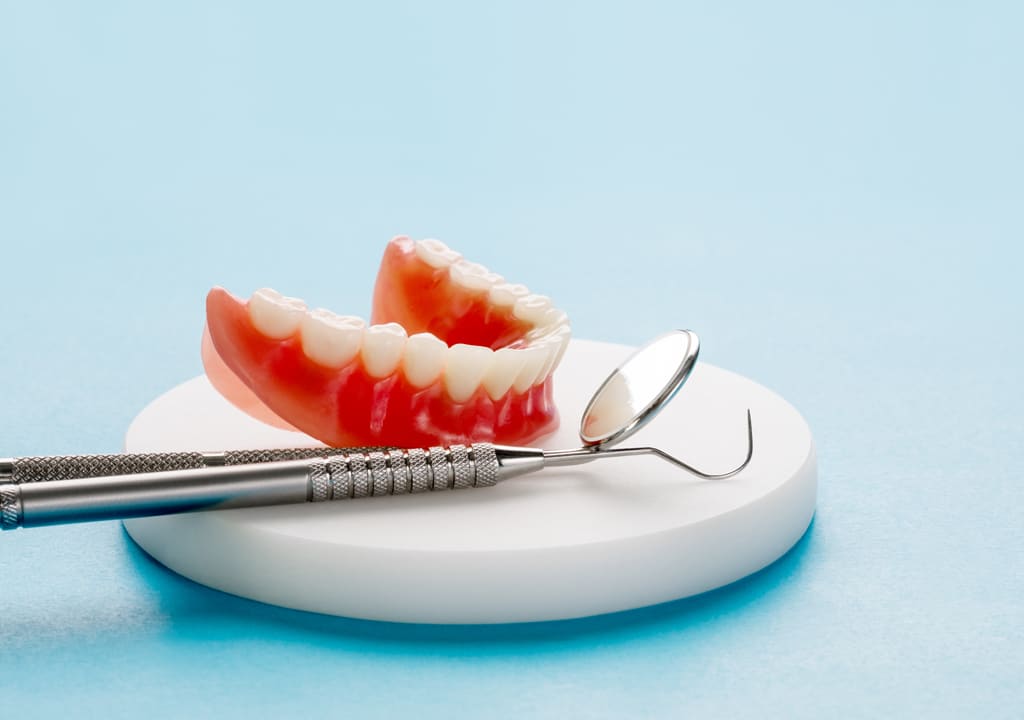Implants-Versus-Dentures-Apple-Dental-Tree