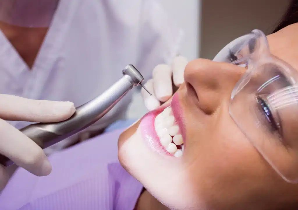 Taking-Care-of-Cracked-Teeth-Comprehensive-Guidance-Apple-Dental-Tree