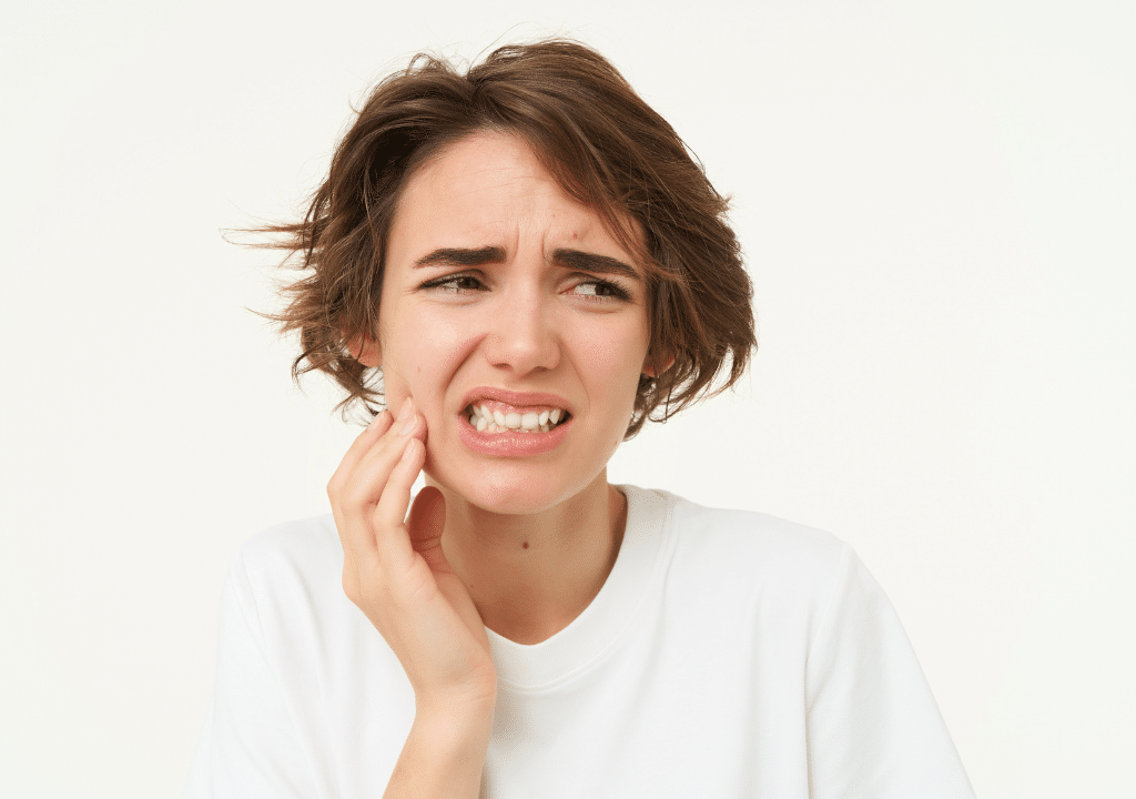 The Common Mistakes to Avoid When Dealing with a Chipped or Broken Tooth